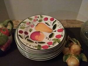 lot 79 image: Fruit Themed Kitchen Dcor and Dishes