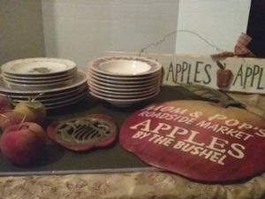 lot 86 image: Apple Dcor(including Metal and Wood Signs) and Dishes