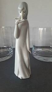 lot 92 image: Lladro Figurine made in Spain and 2 Large Glass Dcor Pieces