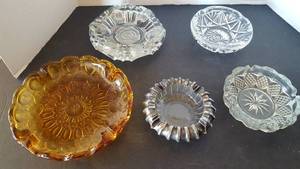 lot 118 image: 5 Pc Vintage Glass and Crystal Ashtrays