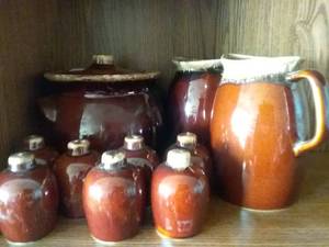 lot 132 image: Hull and More Vintage Brown Stoneware