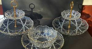 lot 4 image: 4 Pc Mikasa Clear and Gold Serving set with 2 Tiered , 1 Bowl, 1 Plate