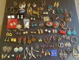 lot 10 image: Generous Quantity of Earrings, various styles