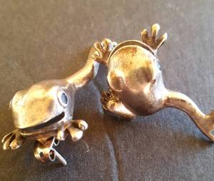 lot 19 image: Sterling Silver Frog Earrings, Heavy