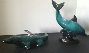 lot 91 image: Vintage Canadian Blue Mountain Pottery, Dolphin and Alligator