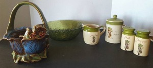 lot 110 image: Vintage Holly Hobbie Set plus more dcor
