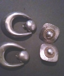 lot 55 image: 2 pair Sterling Silver Earrings