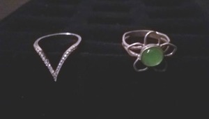 lot 61 image: 2 Sterling Rings, 1 Green Flower and 1 Vshape