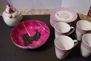 lot 76 image: ChickenRooster Dish set, Bowl, and Small Jar with Lid
