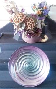 lot 124 image: Floral Arrangements and Purple Swirl Glass Plate