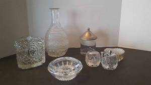 lot 139 image: Assortment of Glass and Crystal Dcor
