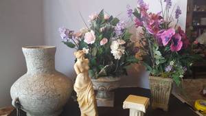 lot 150 image: Greek Style Dcor with Floral and more