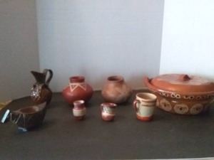 lot 160 image: Mexican Pottery(Including 2 Vintage Tarahumara Indian pieces)