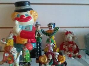 lot 166 image: Collection of Clown Figurines(one is vintage Paper Mache), Raggedy Ann &amp Andy mini Clock, Coin Bank, &amp more