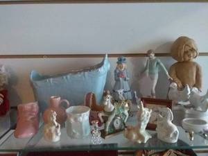 lot 169 image: Pretty, Girly Dcor. Generous Quantity. Some Vintage&nbsp