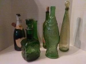 lot 179 image: Vintage Green Bottles &amp Decanters 6Pc