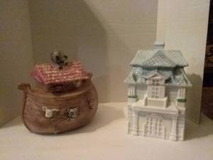 lot 183 image: 2 Cookie Jars (Noahs Ark and Victorian Home)