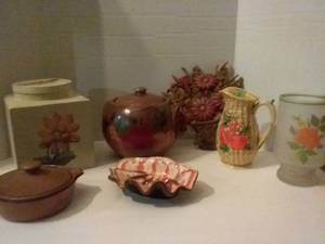 lot 186 image: Assorted Vintage Dcor(Lefton Pitcher,Mastercraft Ashtray, and more)