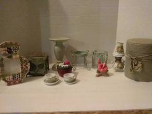 lot 193 image: Flora and Fauna Dcor(mini Disney, Mini lantern, and more)