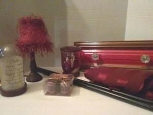 lot 206 image: Budoir Dcor(Curtains, Rod, Lamp, Candles, & More)