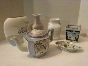 lot 208 image: Assortment of Asian Vases, Teapot, and Dish. 6 Pc