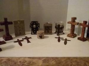 lot 214 image: Cross Dcor(Magnets, Candle Holders, and More)