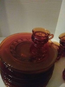 lot 216 image: 21 Pcs Vintage Indiana Glass Amber Kings Crown Thumbprint Snack plates with Cups
