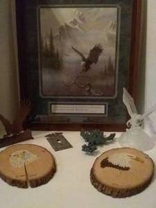 lot 218 image: Eagle Dcor(Framed and glassed Print, Glass Eagle, Trivet &amp more)