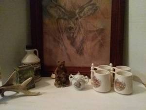 lot 220 image: Woodland Dcor(Deer cups, art, Bear Nightlight, & more)