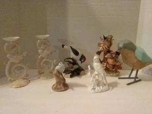 lot 224 image: More Songbird Dcor(including cast iron Candlestands)