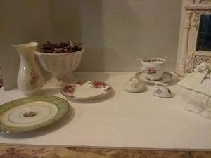 lot 225 image: Rose and Floral Decor (Vintage Teacup, Saucers, Trinket Box, Vase, and More)