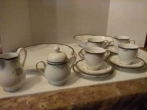 lot 227 image: Noritake Landon 16 Pc Set