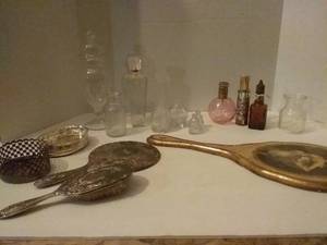 lot 229 image: Vanity Dcor(Perfume Bottles, Brush, Mirror-no glass, and more)16Pc