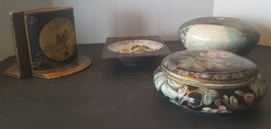 lot 149 image: Asian Dcor including Vintage Cantonware Ashtray, Lidded Bowl, and More