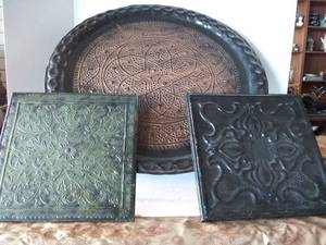 lot 252 image: Decorative Metal Wall Plaques & Huge Platter & Stand