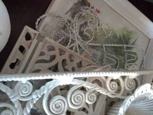 lot 254 image: Generous Quantity of PorchPatio Dcor & lights