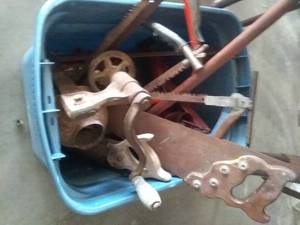 lot 282 image: Tub Of Vintage Tools and More