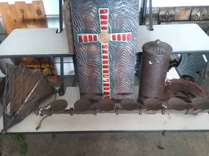 lot 291 image: Metal Dcor 6 pcs. Wall Cross, Hanging Planter, &amp More