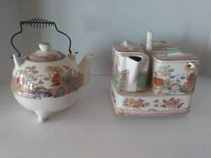lot 294 image: Asian Teapot with Tea Caddie