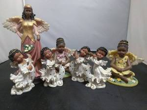 lot 5 image: Colletable Angel Figurines