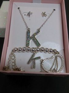 lot 13 image: K Necklace, Bracelet, And Earrings Matching Set New