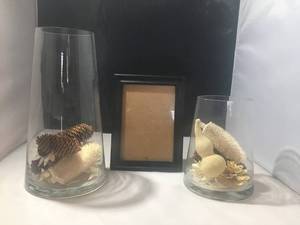 lot 62 image: HOME DECOR
