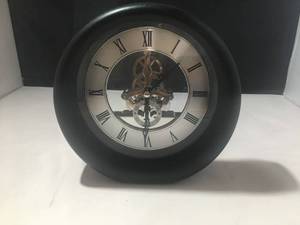 lot 64 image: MANTLE CLOCK