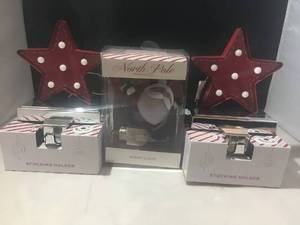 lot 65 image: CHRISTMAS DECOR
