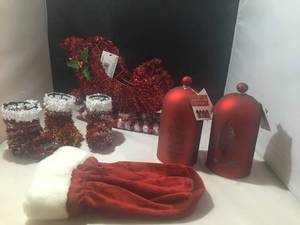 lot 66 image: CHRISTMAS DECOR