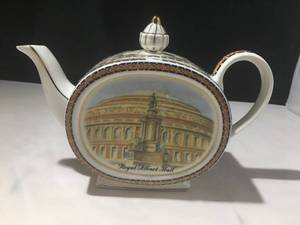 lot 75 image: JAMES SADLER LANDMARKS ROYAL ALBERT HALL, MADE IN INDIA PITCHER