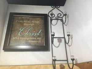 lot 82 image: HOME DECOR WALL ART