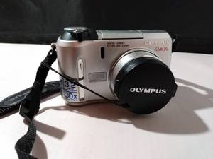 lot 9 image: OLYMPUS CAMEDIA C-740 ULTRA ZOOM