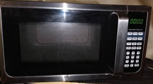 lot 122 image: HAMILTON BEACH  STAINLESS STEEL  MICROWAVE