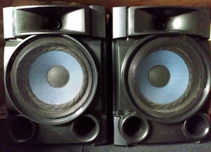 lot 124 image: 2 SONY HIGH POWER WOOFERS WITH BUILT IN TWEETERS